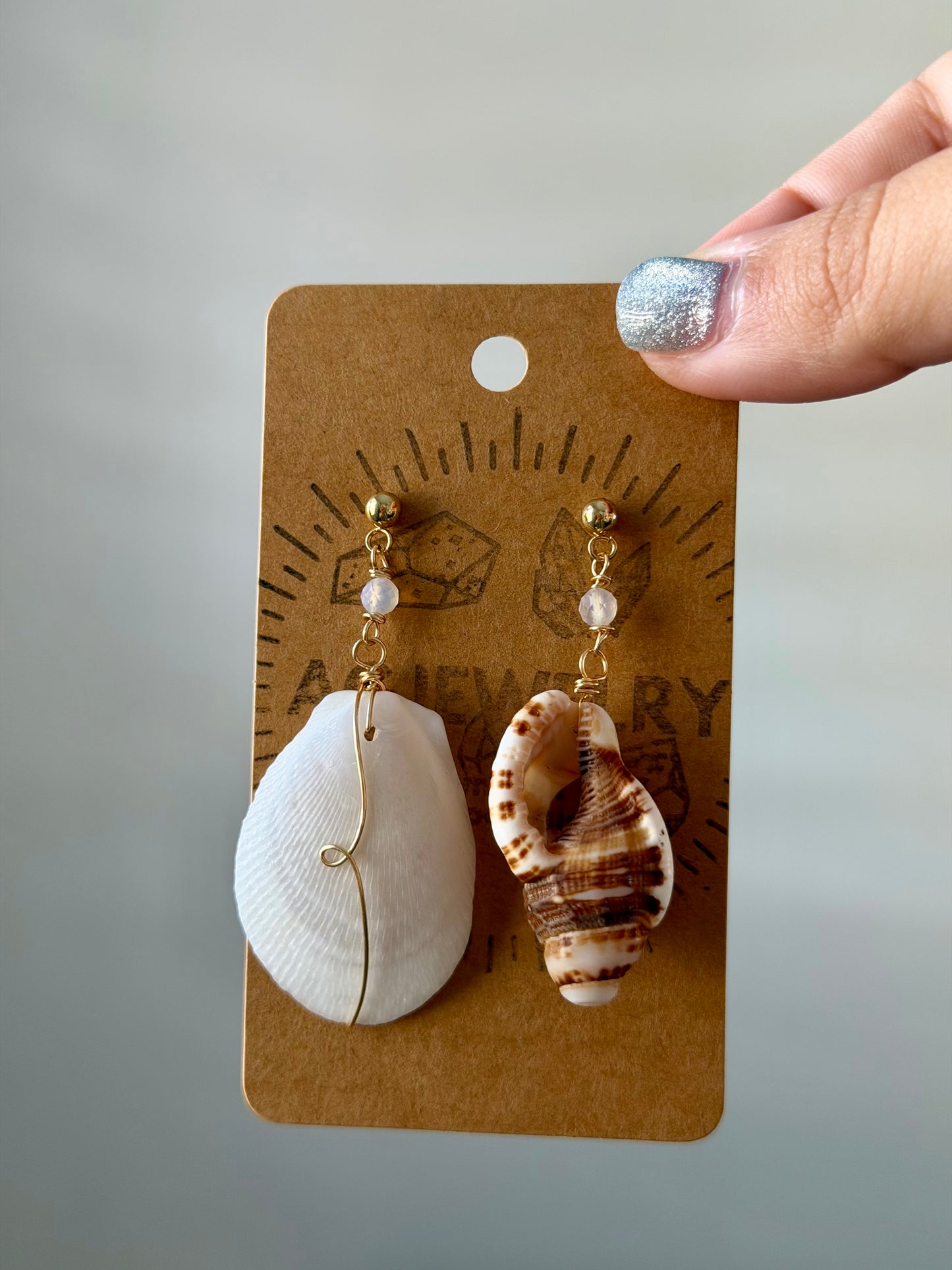 Mismatch Shell earrings