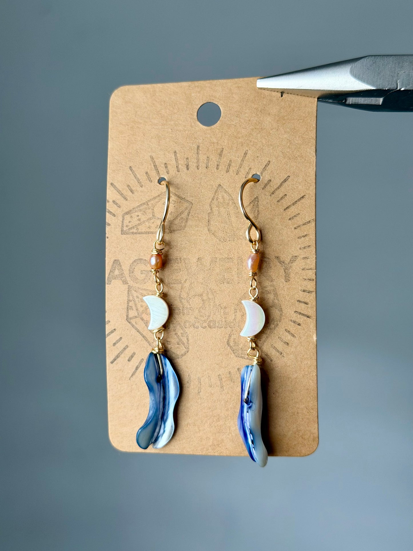 Nácar moon earrings