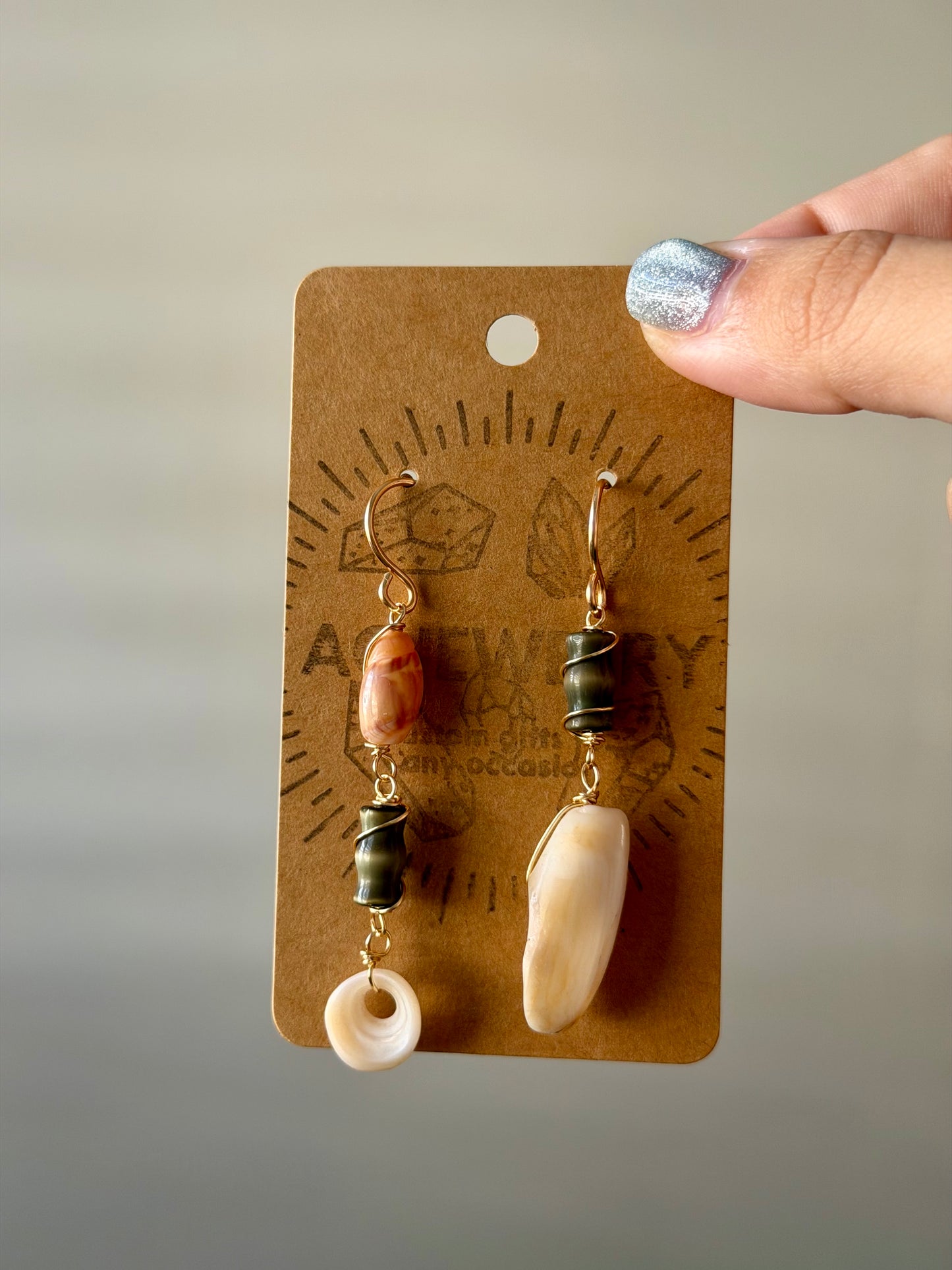 Mismatch Shell earrings