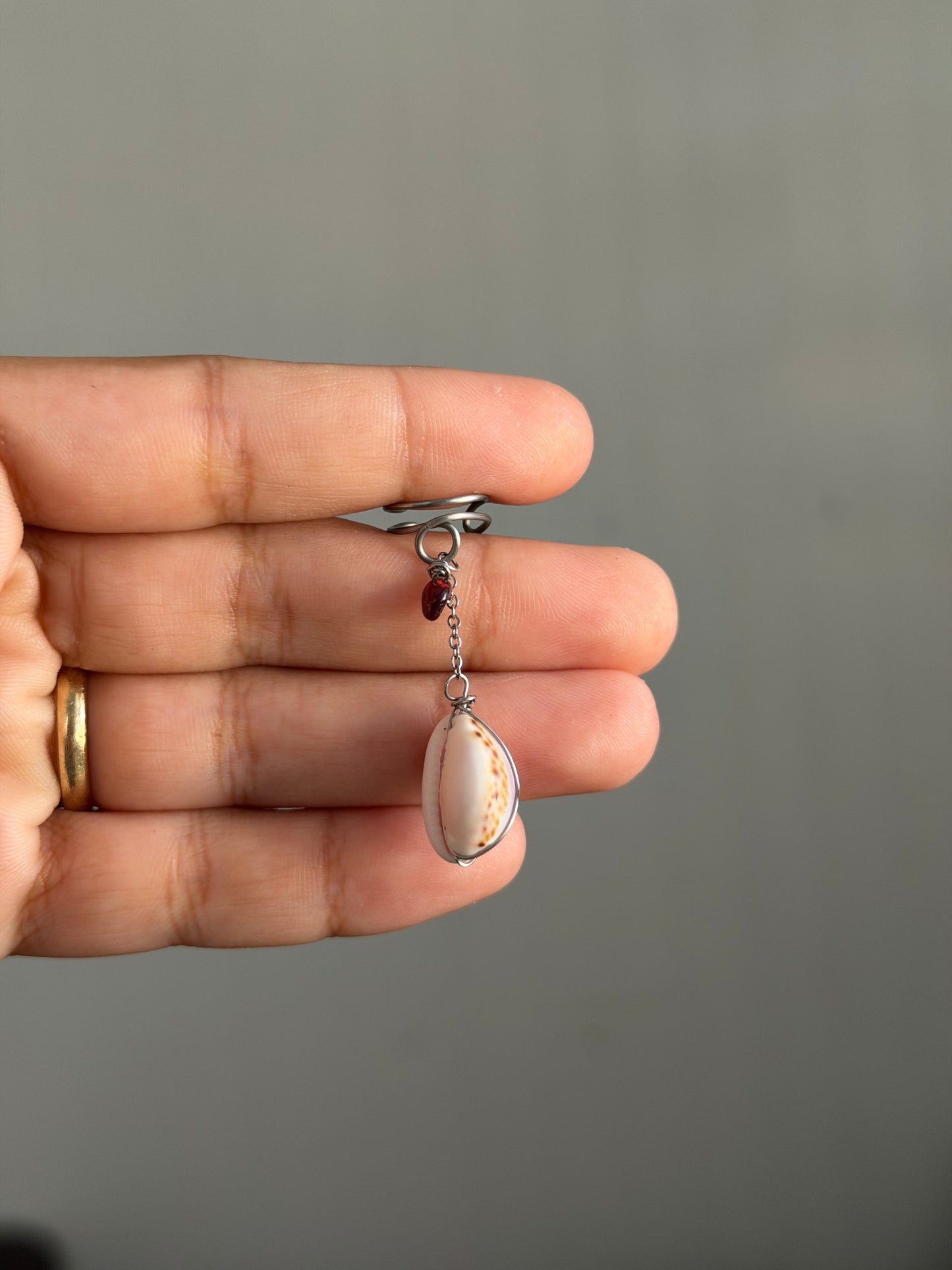 Shell mini ear cuff ✨