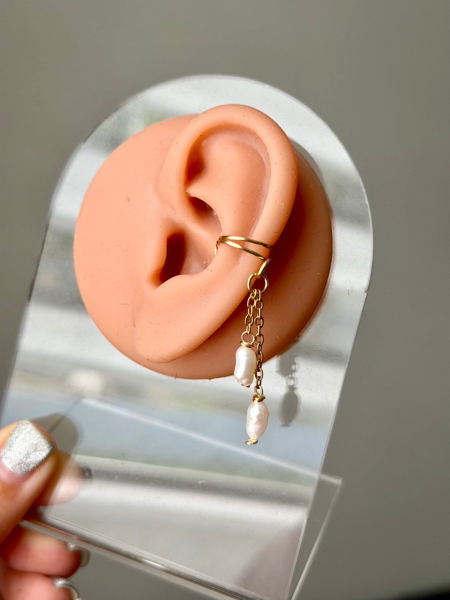 Pearl ear cuff