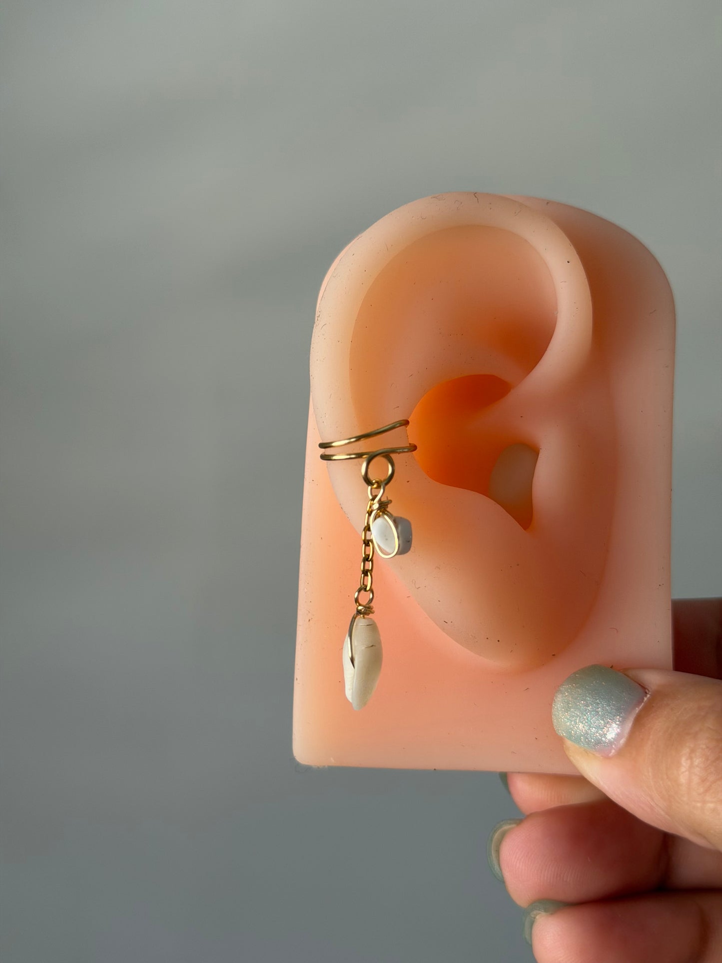 Shell mini ear cuff ✨