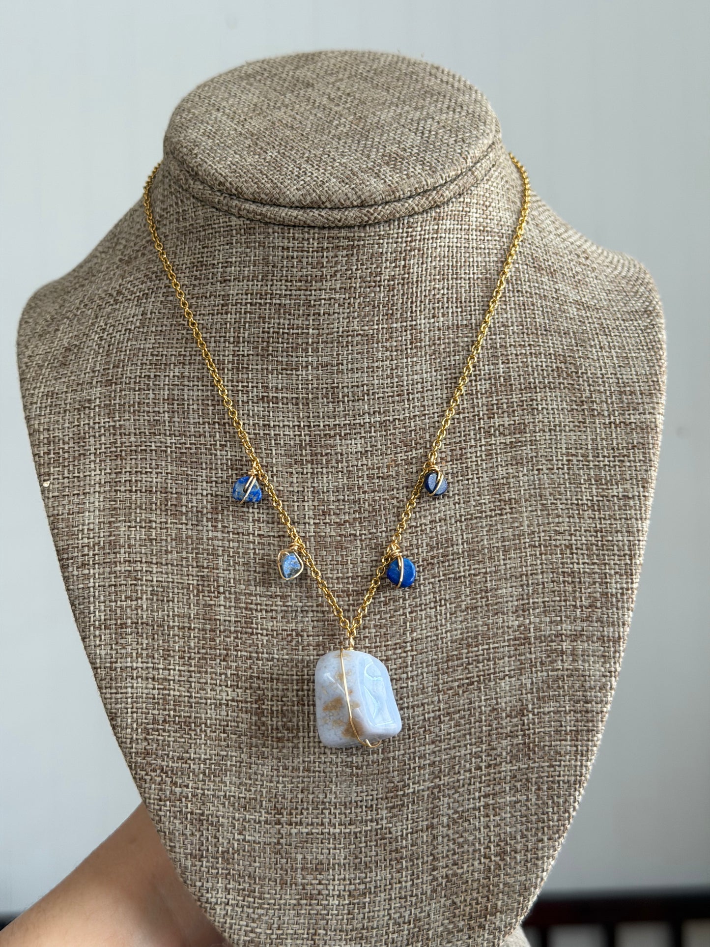 Blue lace agate necklace š