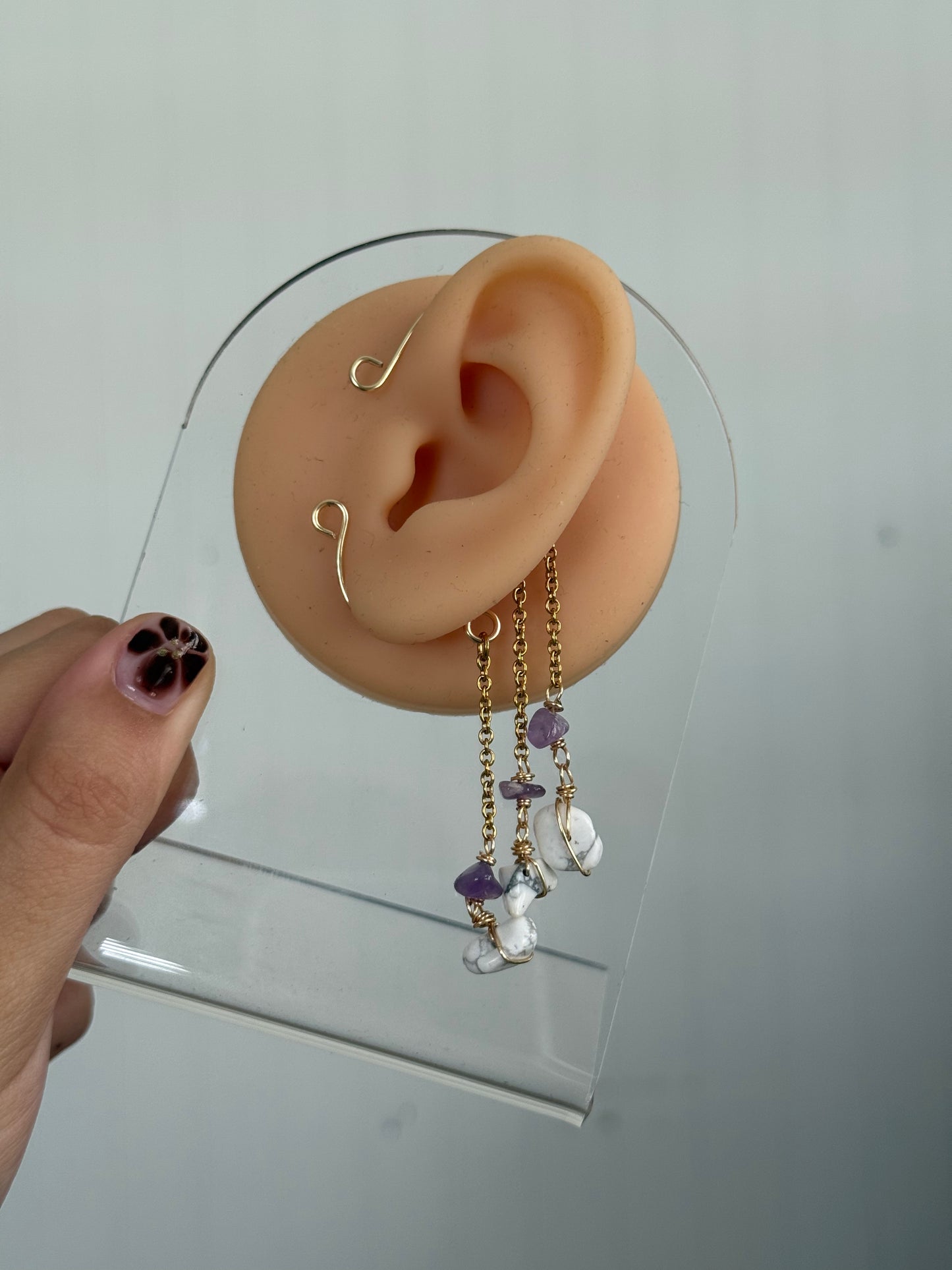 Howlite Med size ear cuff ✨