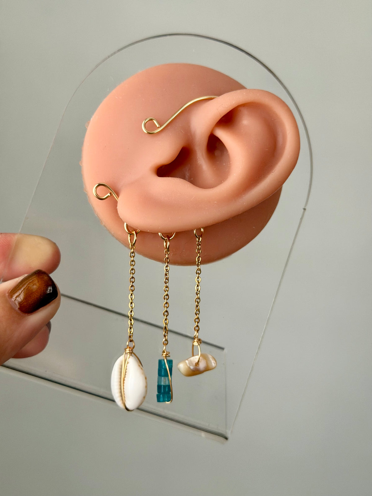 Shell Med Ear cuff