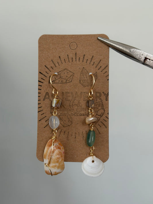 Shell mismatch earrings
