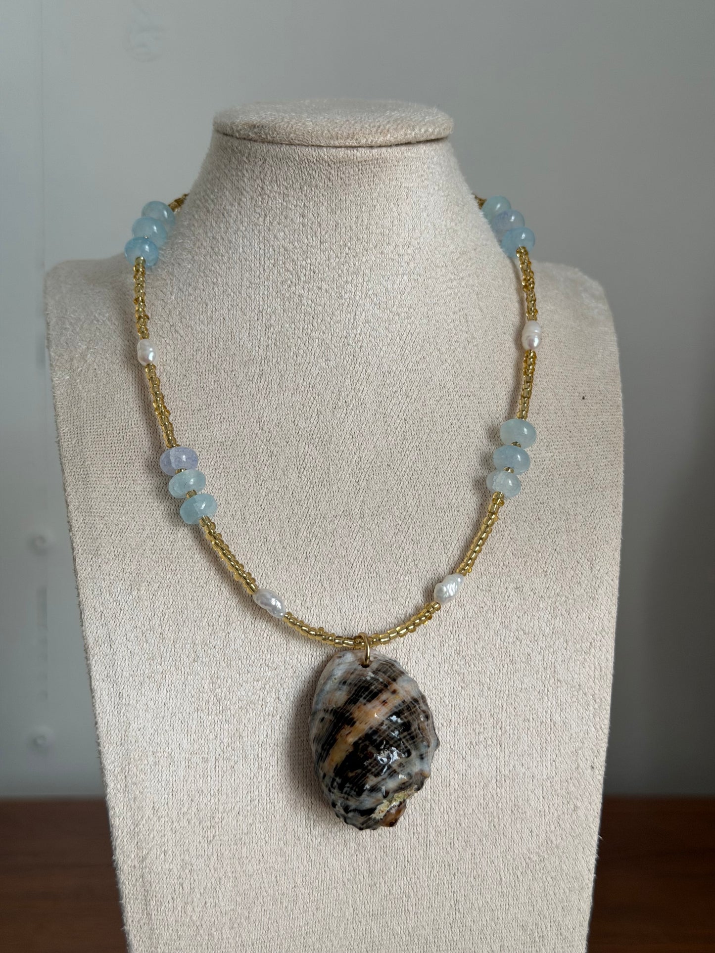 Pearl shell necklace