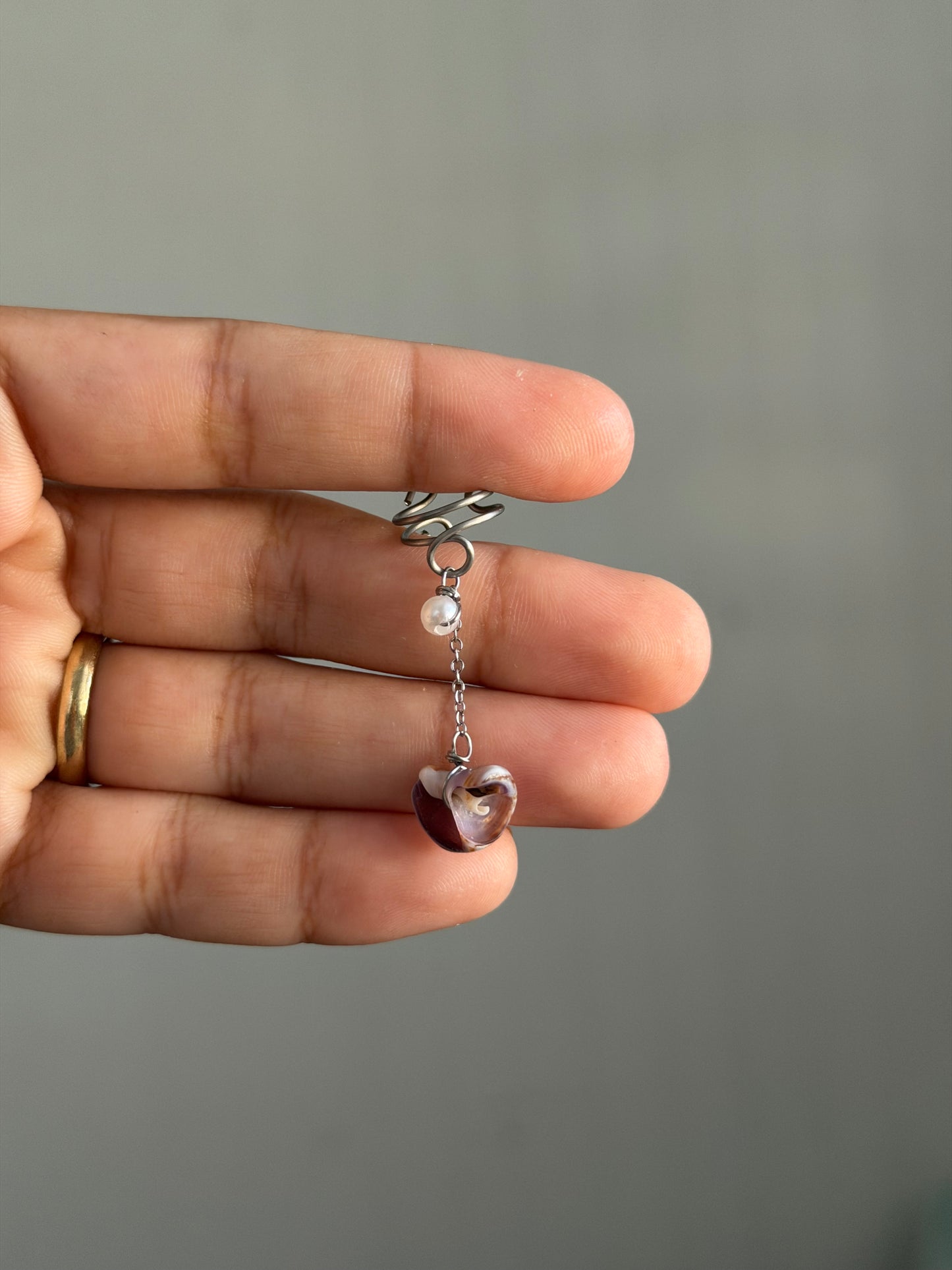 Shell mini ear cuff ✨