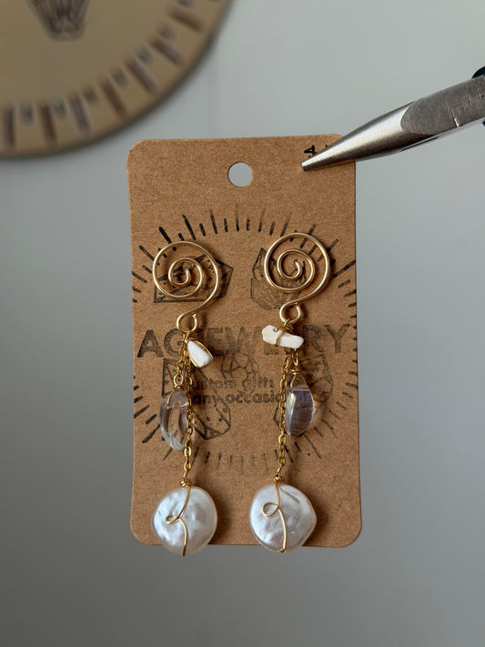 Pearl swirl stud