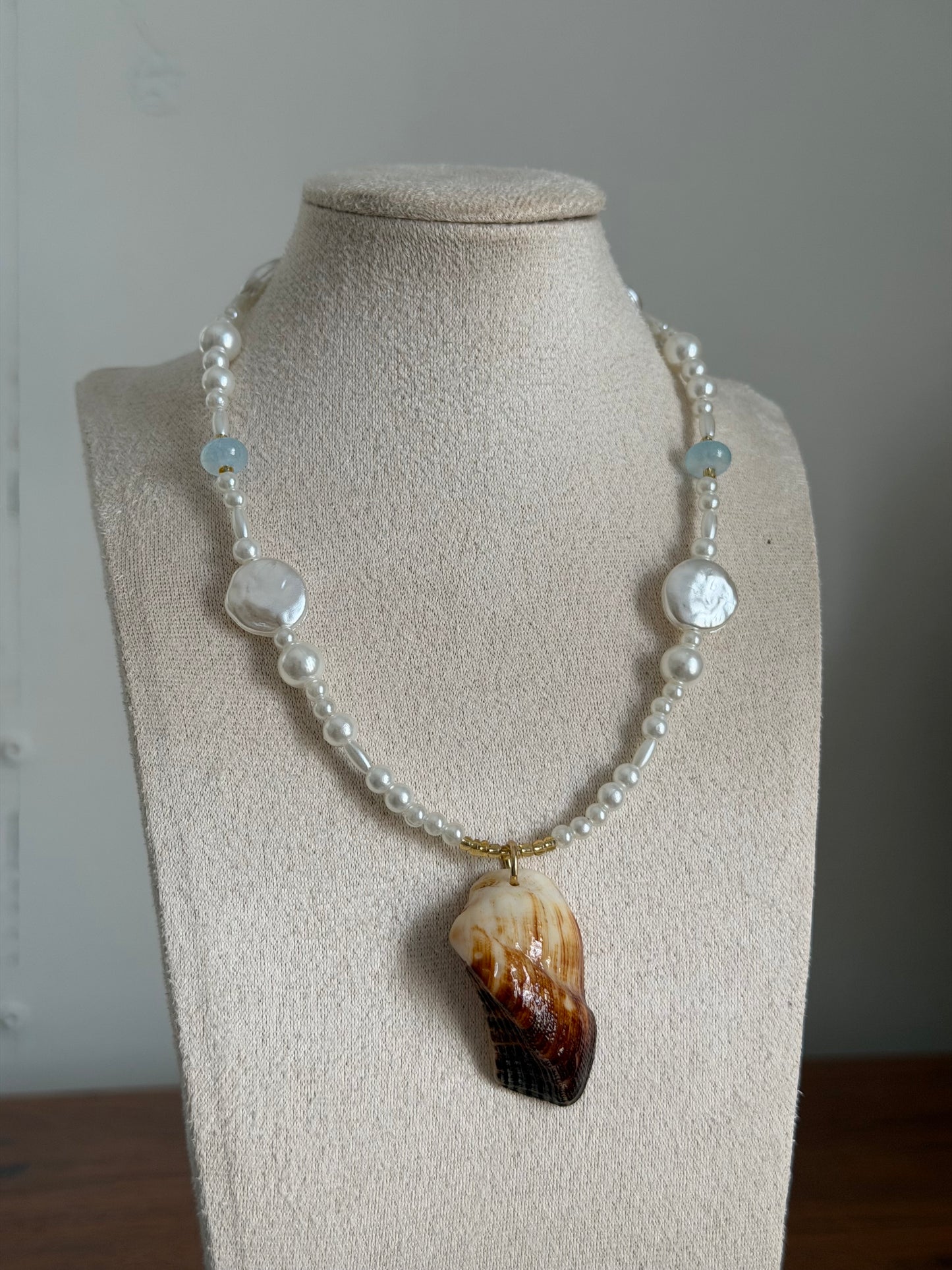 Pearl shell necklace