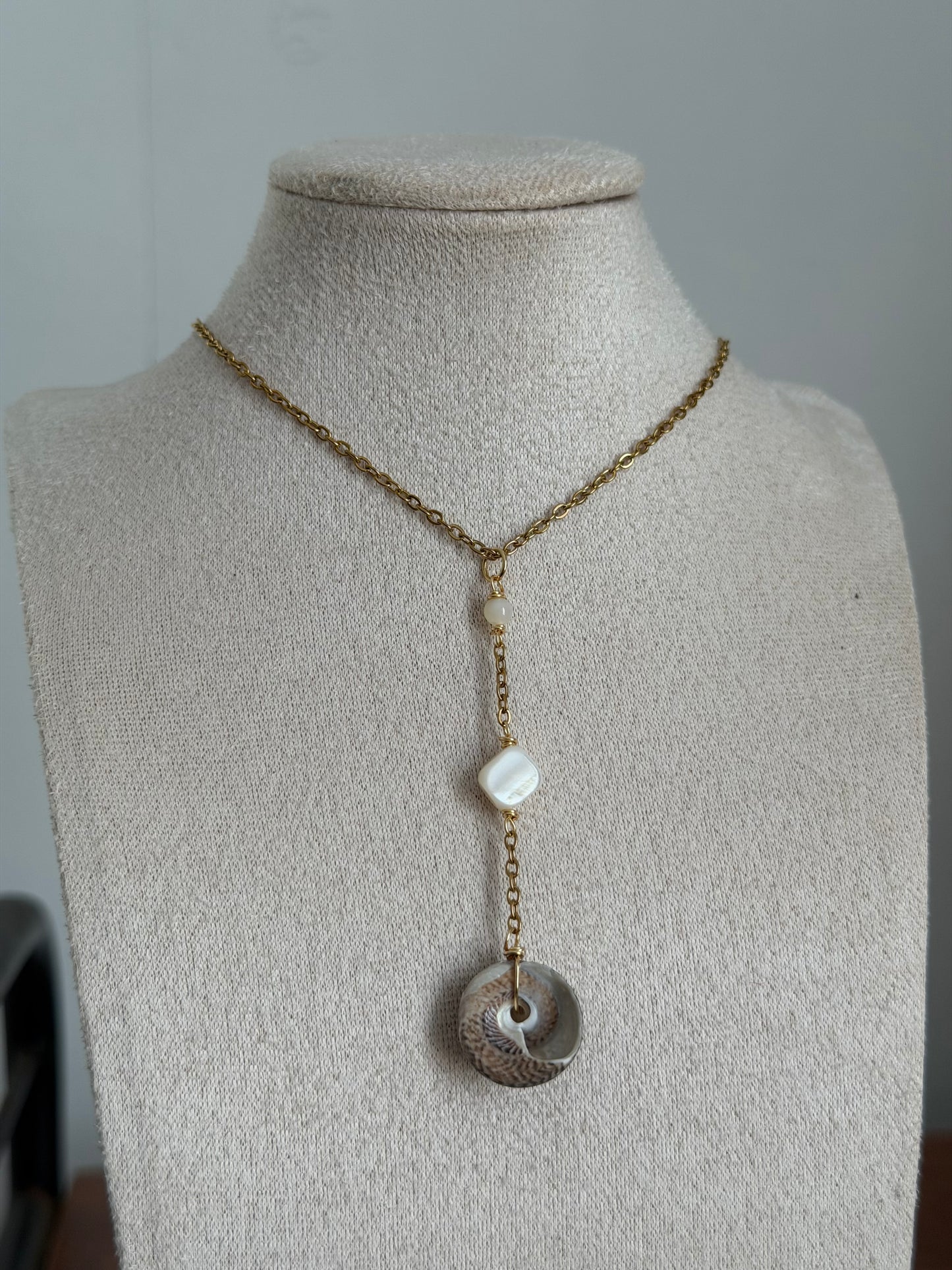 Shell Y chain necklace