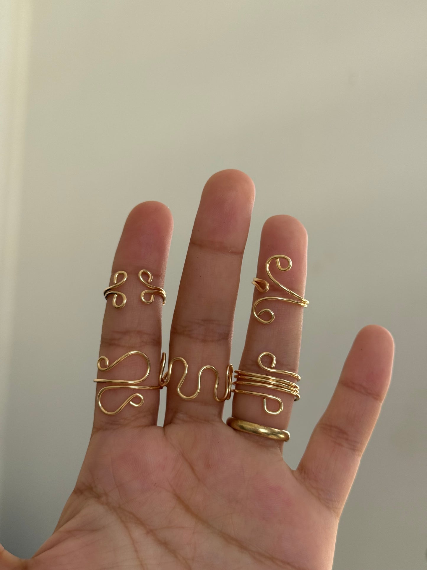 Abstract wire ring 💫