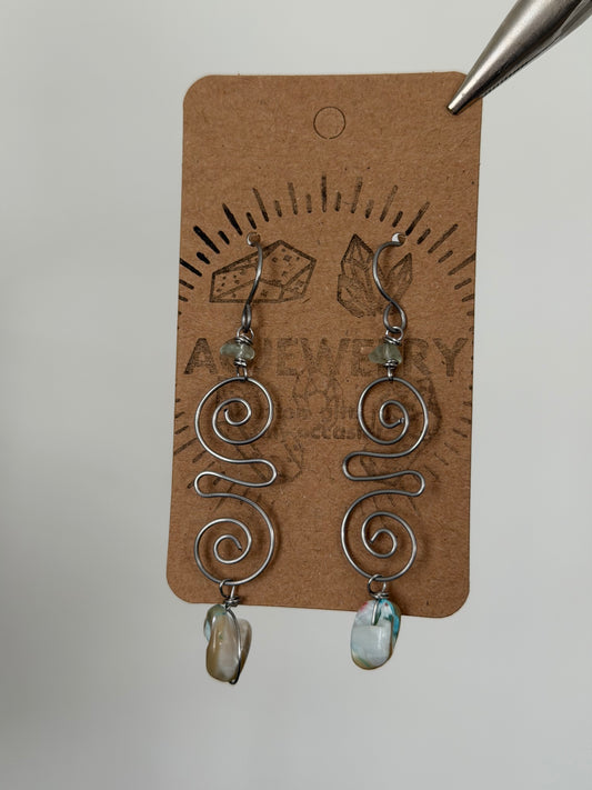 Nácar swirl earrings