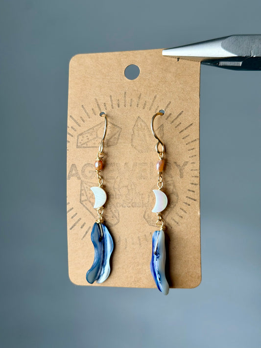 Nácar moon earrings