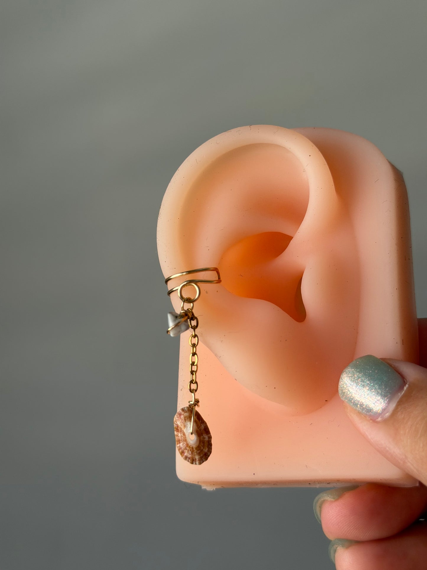 Shell mini ear cuff ✨