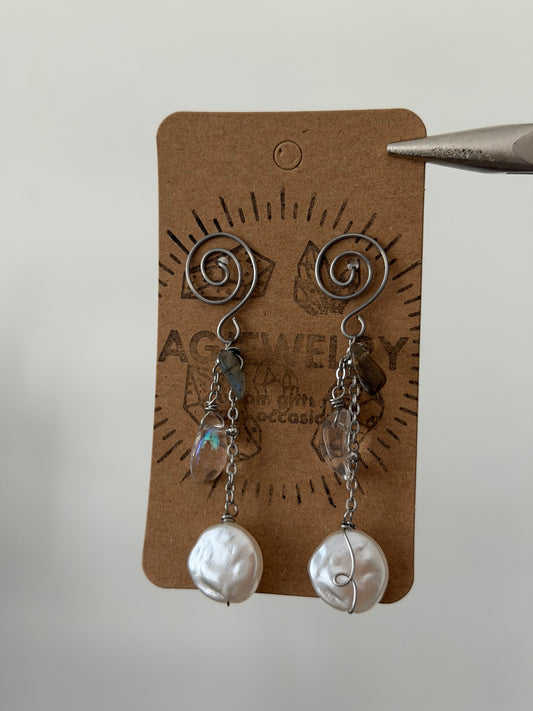 Pearl spiral studs