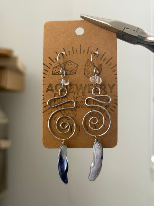 Nácar swirl earrings