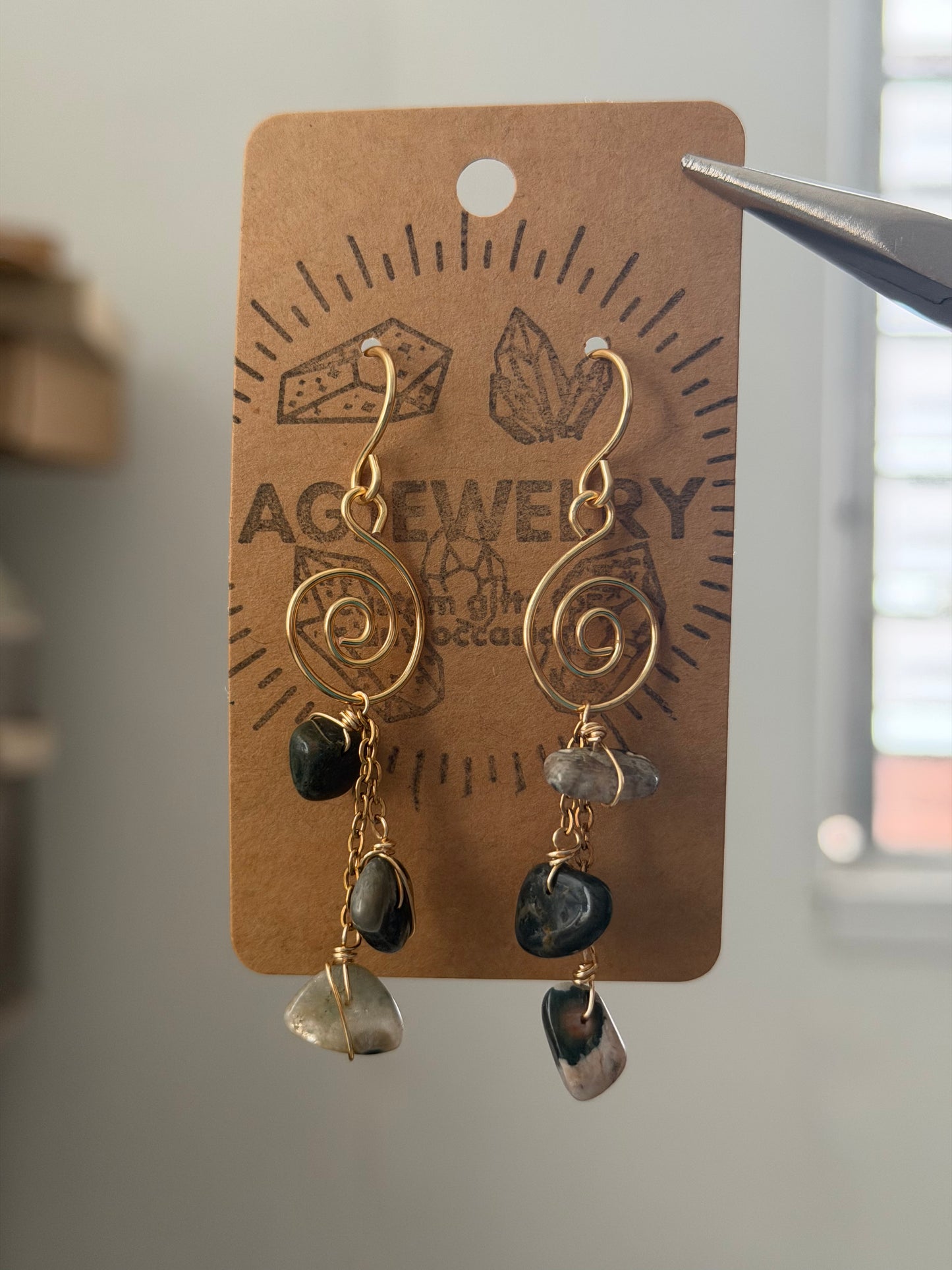 Agate mini swirl earrings