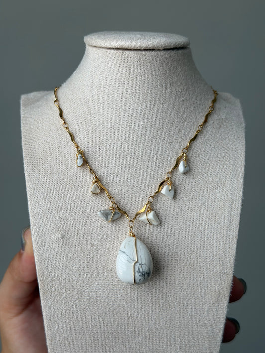 Wave howlite necklace
