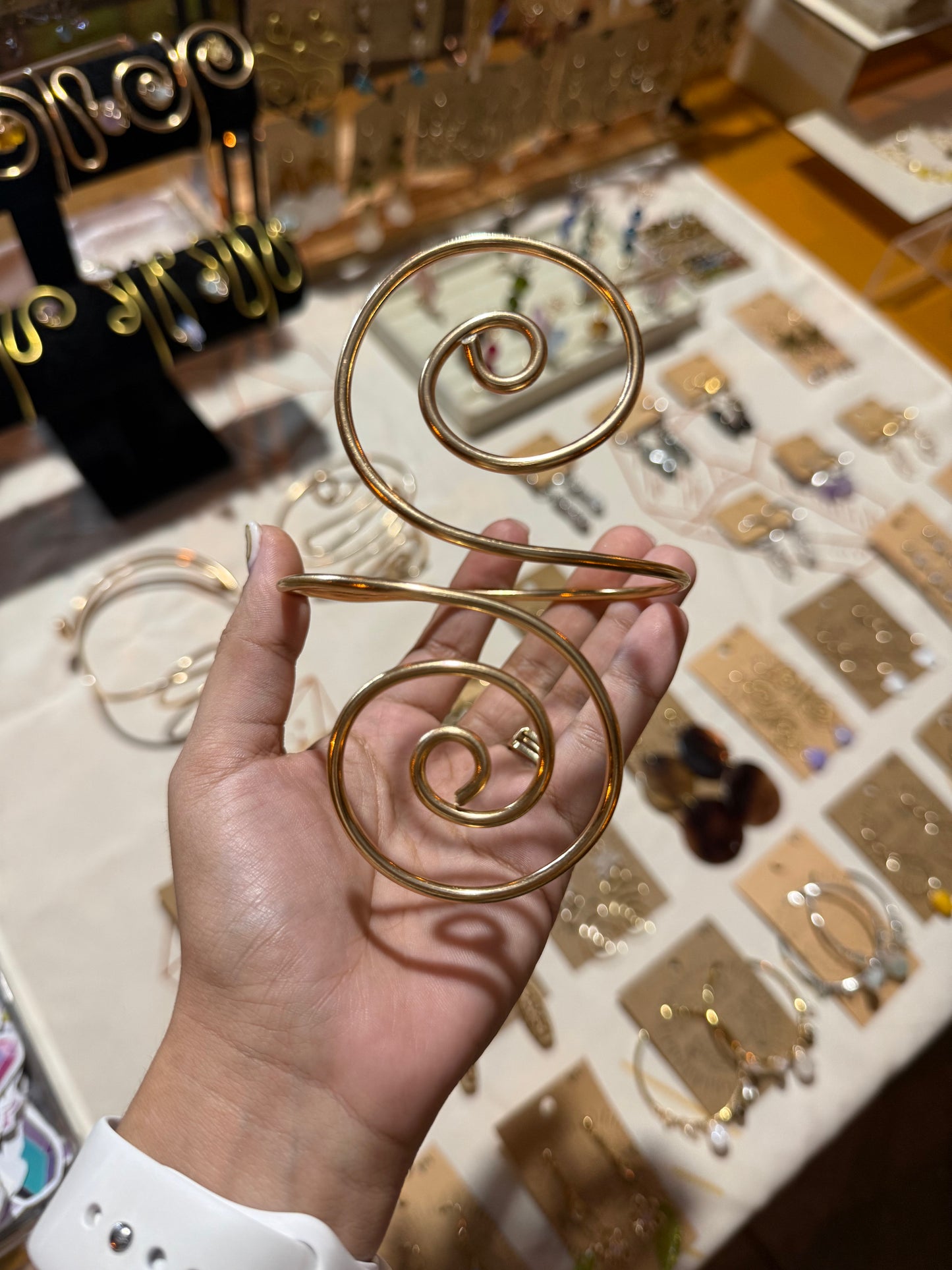 Swirl arm cuff ✨
