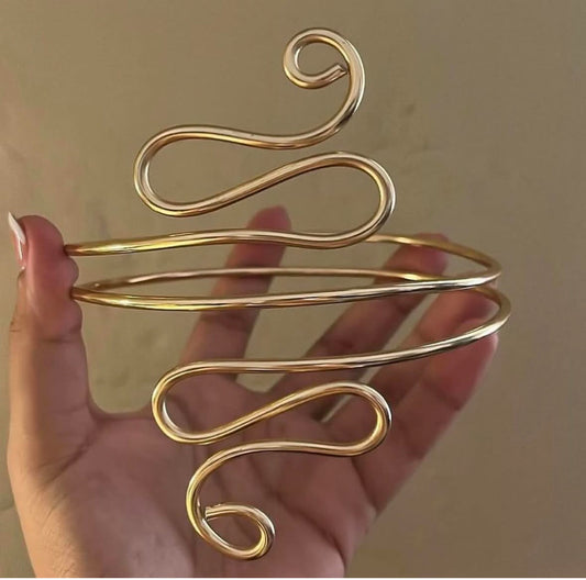 Half swirl arm cuff ✨