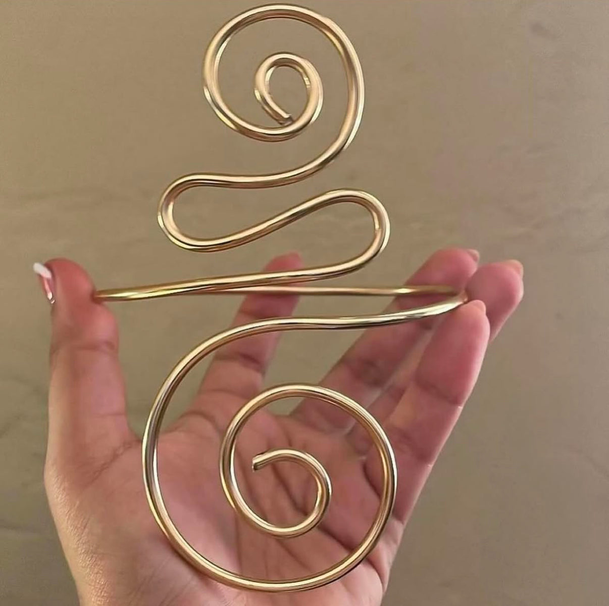 Semi swirl arm cuff ✨