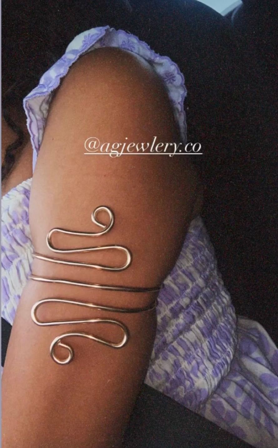 Half swirl arm cuff ✨