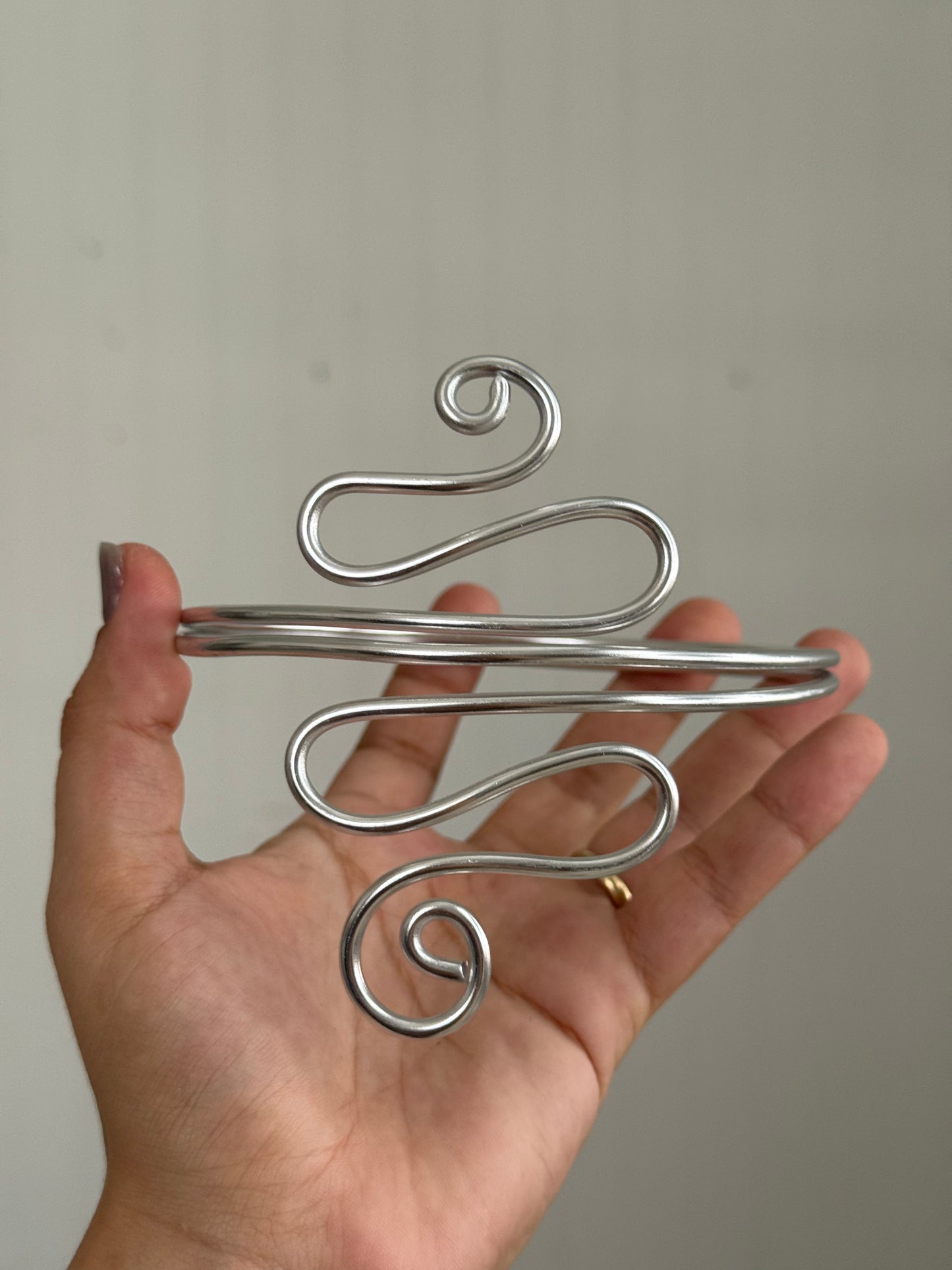 Half swirl arm cuff ✨