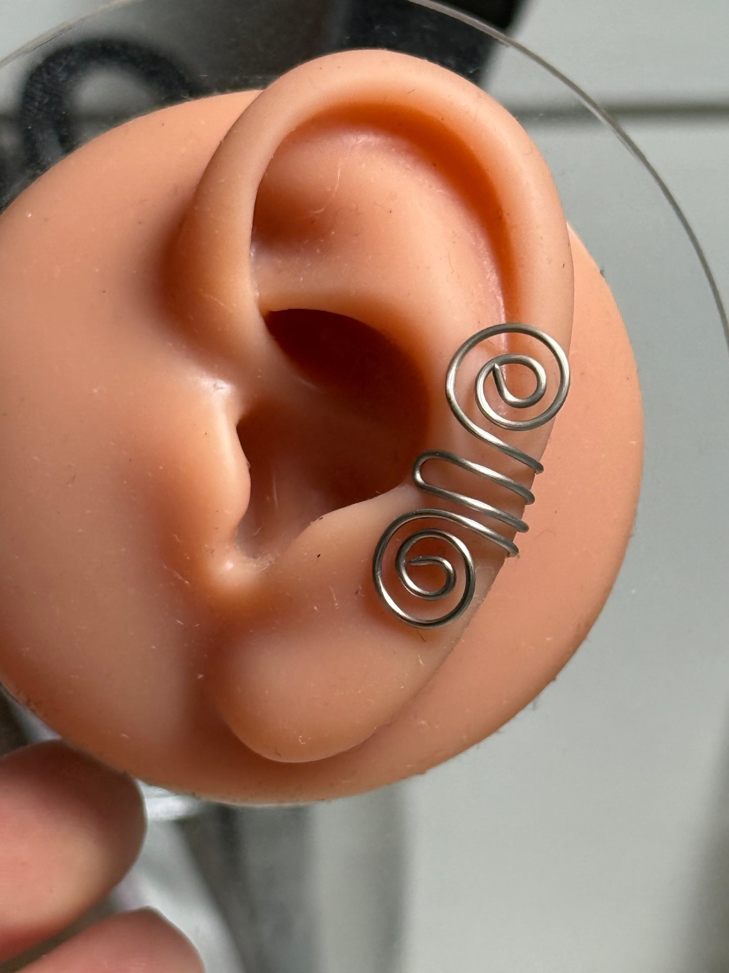 Wire abstract ear cuff